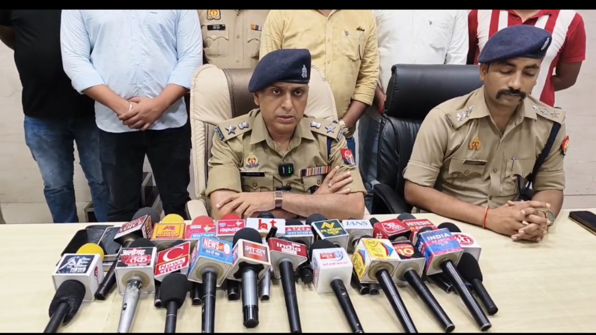 अलीगढ़ चोरी खुलासा: किन्नर गुरु के घर हुई चोरी में 3 गिरफ्तार, सोना-चांदी व नकदी बरामद | Aligarh Theft Case Solved