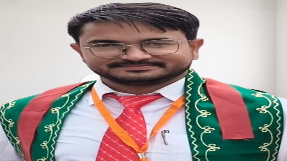 डॉ. पवन कुमार गुप्ता को पीएचडी की डिग्री, बांदा के नरैनी क्षेत्र का बढ़ाया मान
