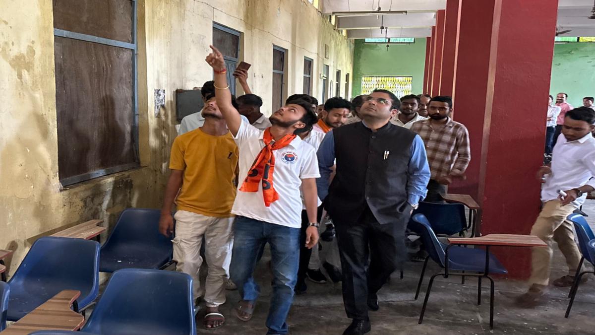 बांदा: 5 दिन बाद अभाविप आंदोलन समाप्त, डीएम ने छात्रावास का किया निरीक्षण