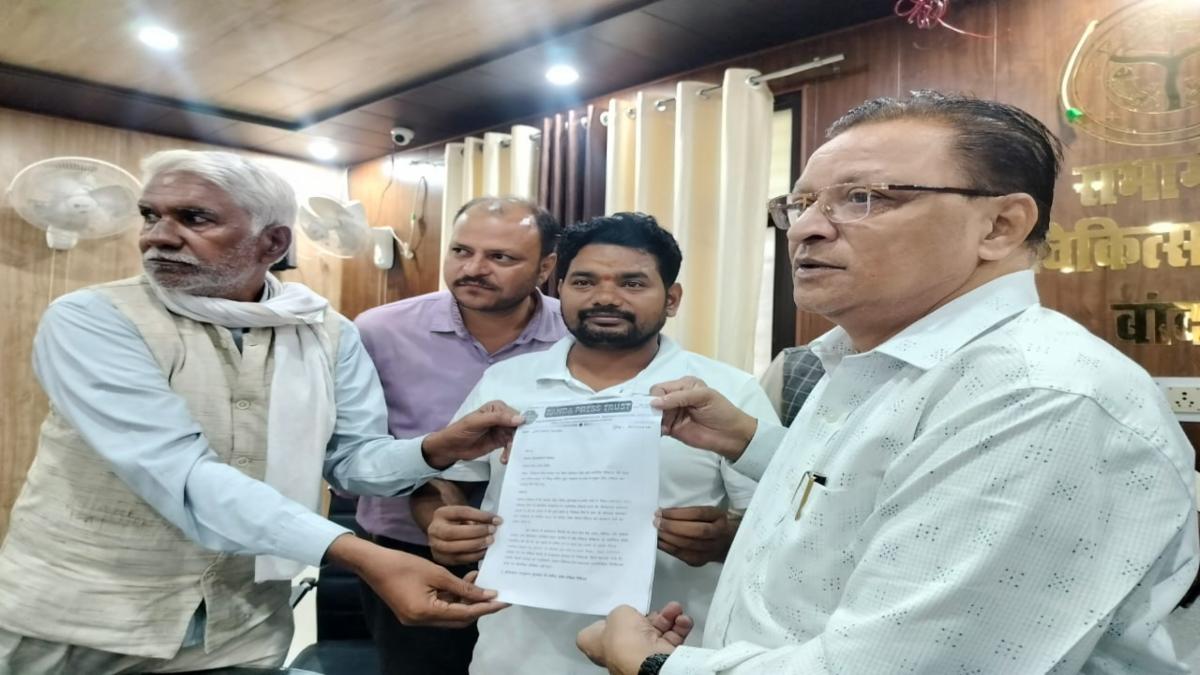 बांदा में झोलाछाप डॉक्टरों पर कार्रवाई की मांग, पत्रकारों ने सौंपा ज्ञापन