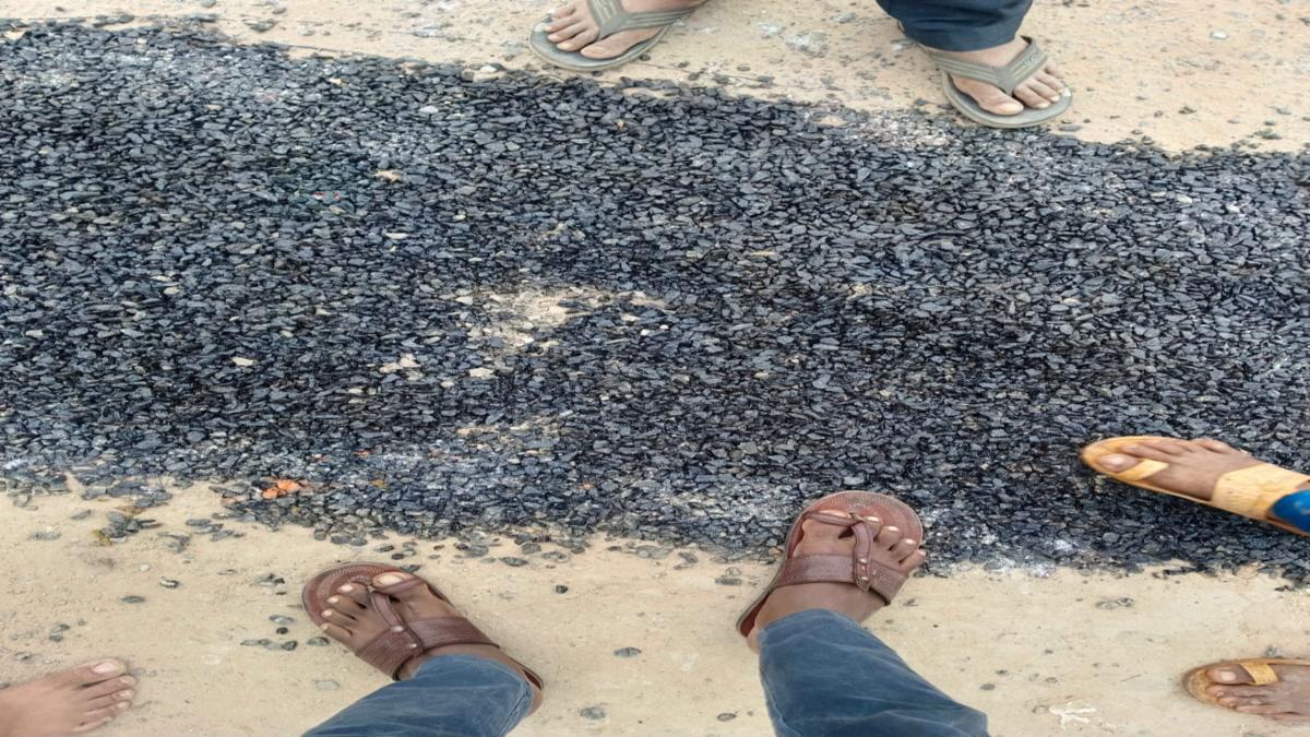मर्का-कमासिन सड़क निर्माण में घटिया गुणवत्ता का आरोप, जांच की मांग