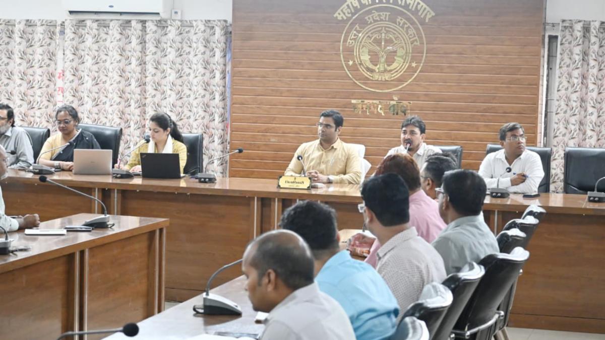 इलाहाबाद-झांसी स्नातक चुनाव 2026: बांदा में 22 बूथ, 23 अक्टूबर को मतदान