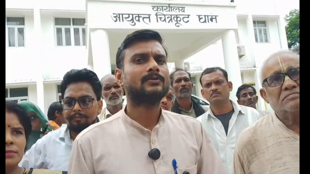 बांदा में स्वास्थ्य सेवाओं के खिलाफ जदयू का आमरण अनशन चौथे दिन जारी