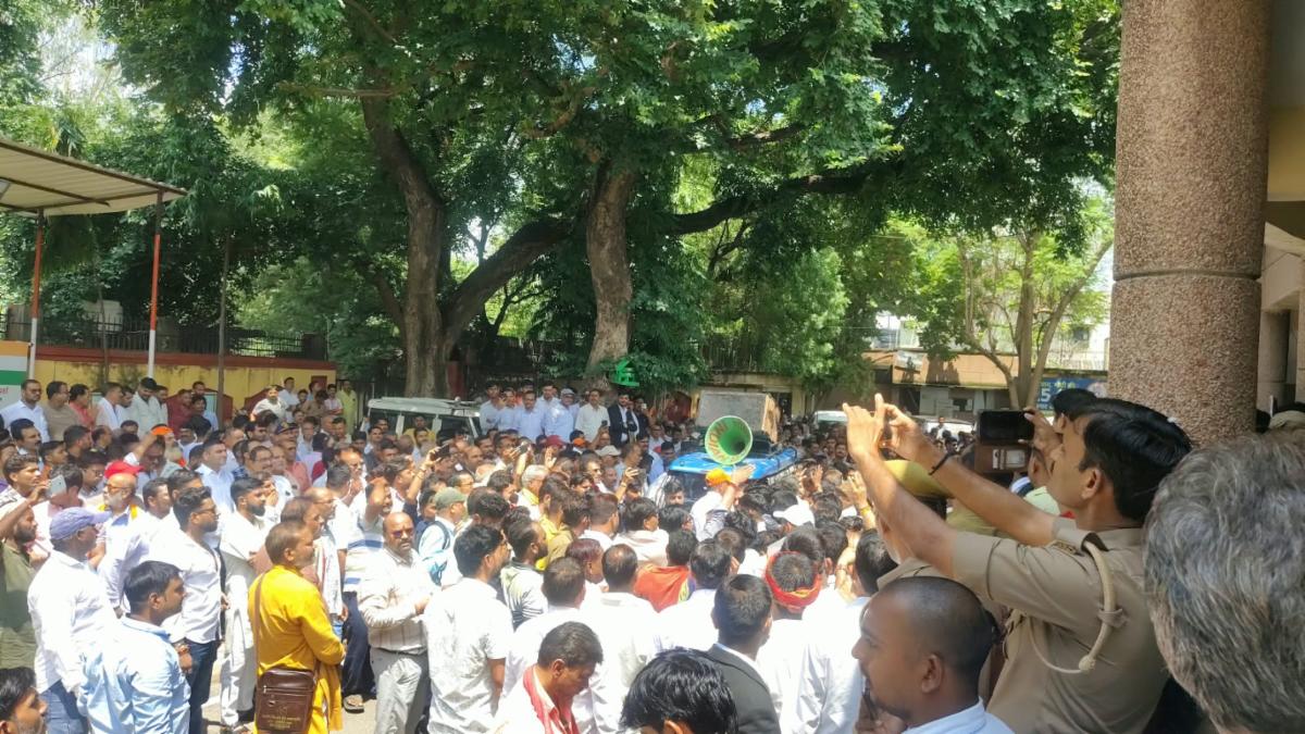 बांदा में UGC एक्ट के विरोध में हजारों का प्रदर्शन, राष्ट्रपति को ज्ञापन